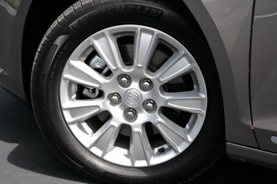 Колеса Buick LaCrosse 2010 года  (NA) (фото 53 из 121)